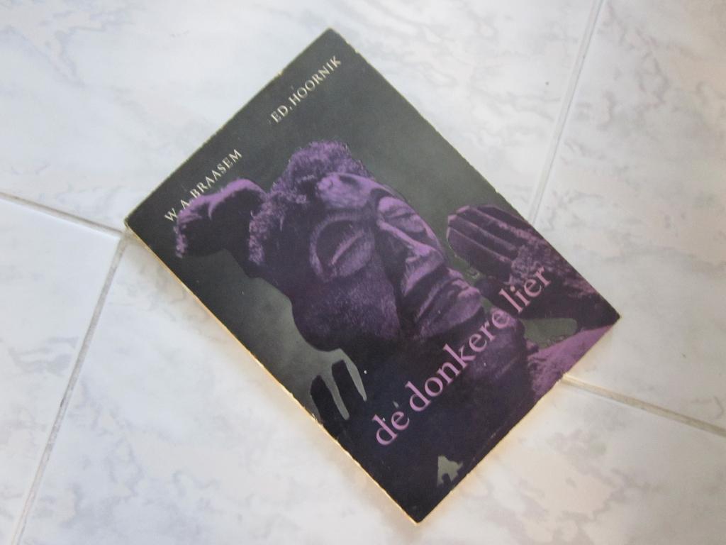 Braasem, W.A. & Hoornik, Ed, De donkere lier, 1957, 68pp., Meerdere auteurs, Ophalen of Verzenden, Zo goed als nieuw, Hoornik, Ed