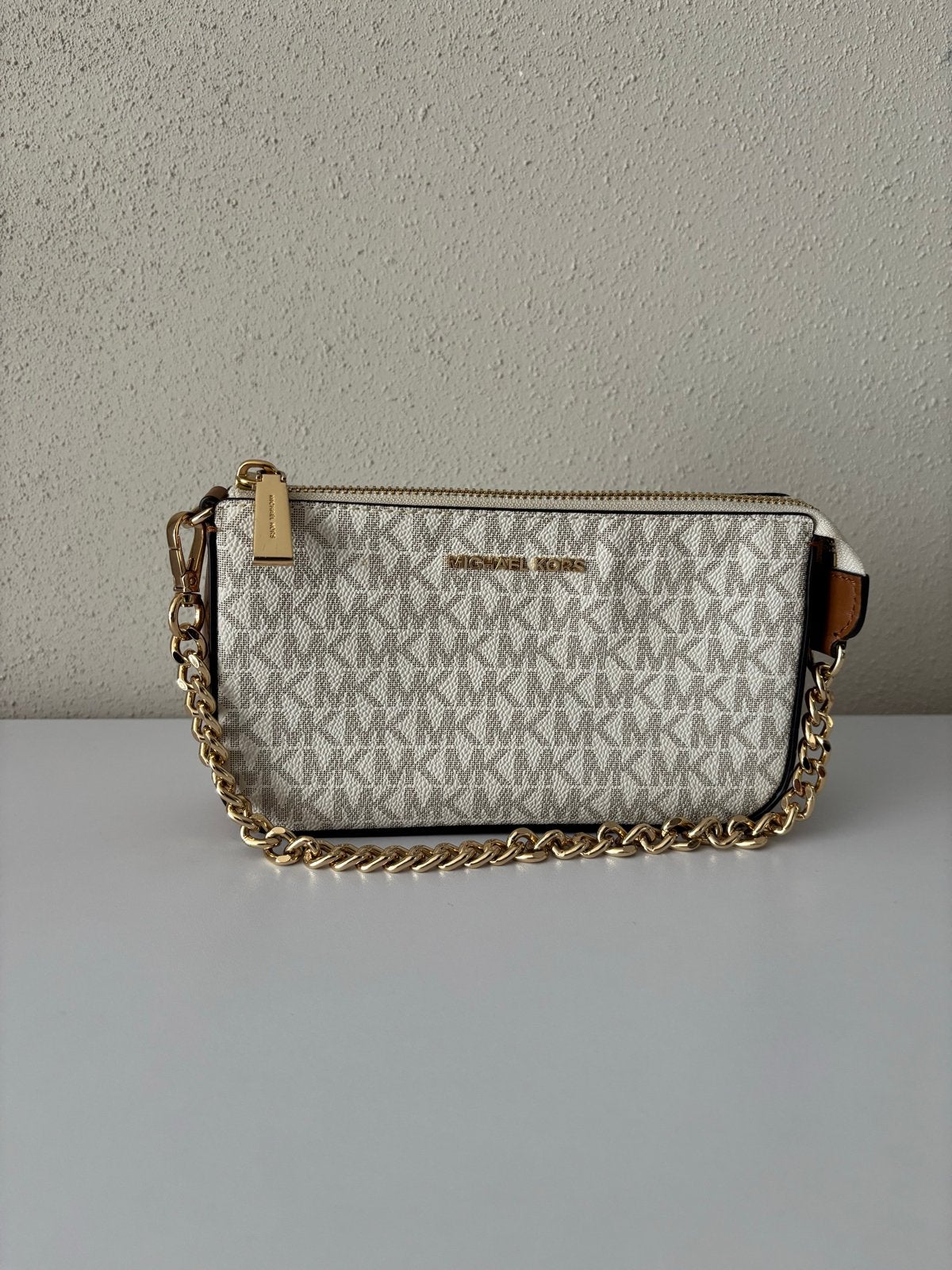 Michael Kors Schoudertasje - Zo goed als nieuw, Ophalen of Verzenden, Zo goed als nieuw, Beige, Schoudertasje