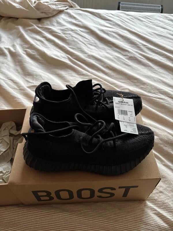 Yeezy Boost 350 V2 - ONYX, Kleding | Heren, Schoenen, Zwart, Ophalen of Verzenden, Adidas Yeezy, Sneakers of Gympen