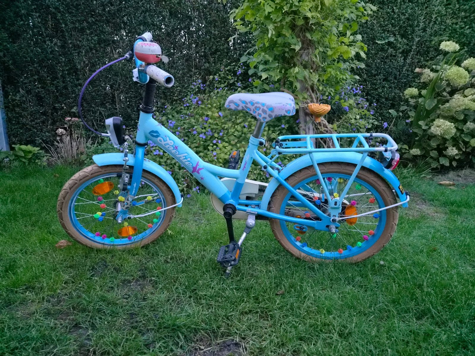Loekie fiets 16 inch, Fietsen en Brommers, Ophalen, Terugtraprem, Zijwieltjes, Loekie