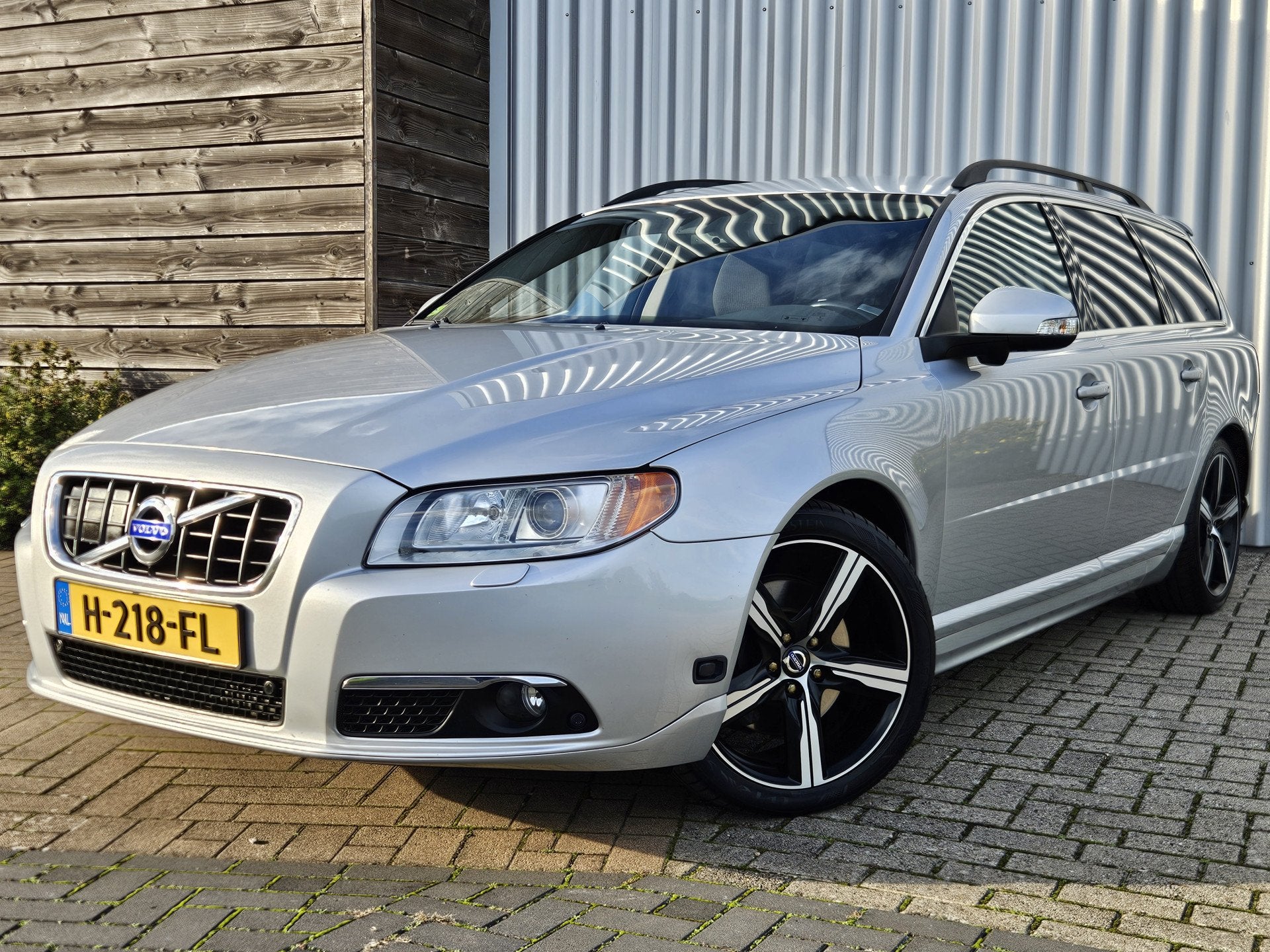 Volvo V70 2.5T Summum /Dealer Onderhouden/Automaat!, Auto's, Dealer onderhouden, 232 pk, 1567 kg, 93 €/maand