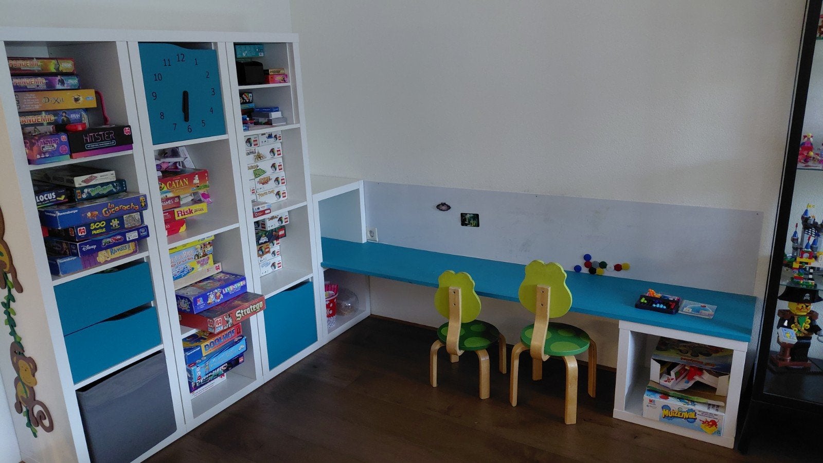 kallax kast met kinderbureau (evt losse onderdelen te koop), Ophalen, 25 tot 50 cm, Minder dan 100 cm