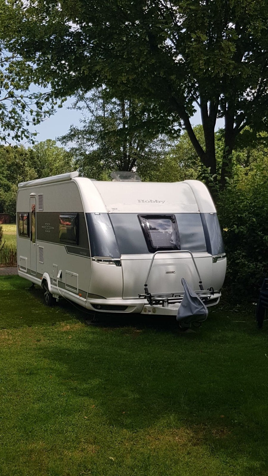 Hobby 560 UL Prestige, Caravans en Kamperen, Caravans, Particulier, tot en met 4, 1250 - 1500 kg, Rondzit, Hobby, 2 aparte bedden
