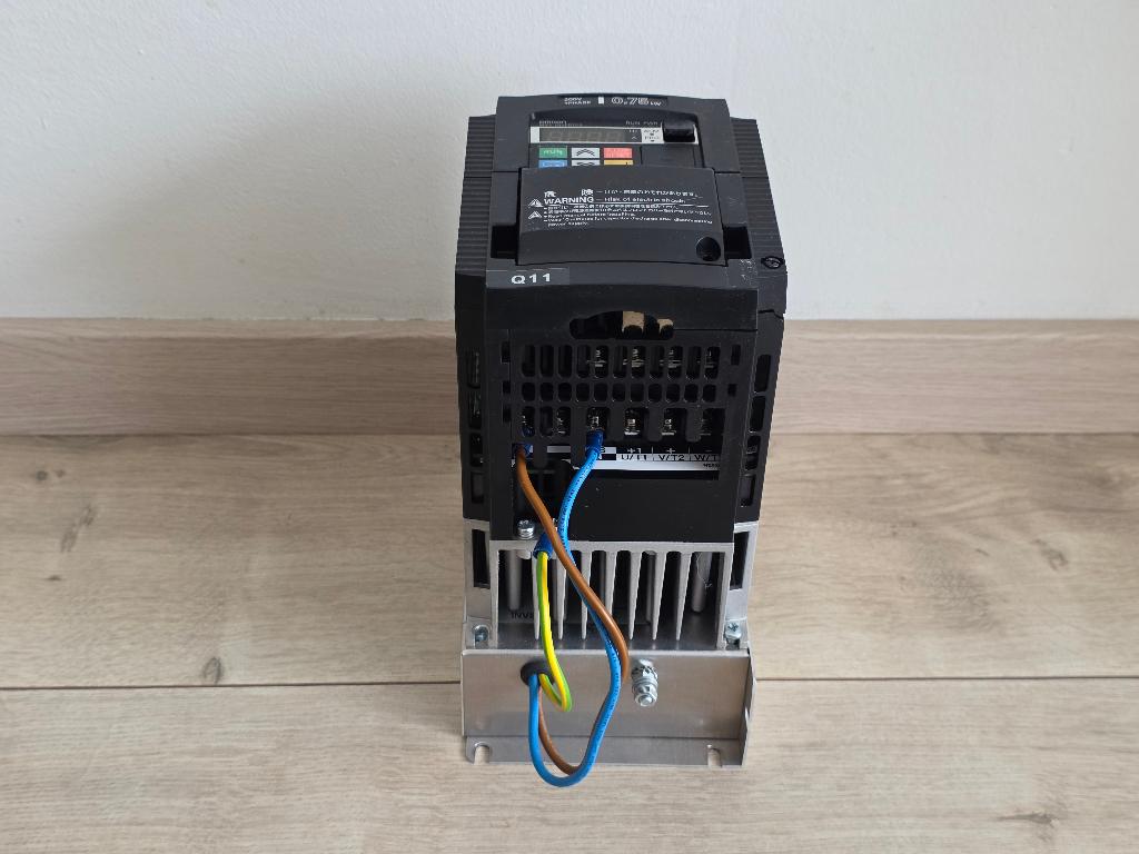 Omron MX2 inverter 0.75 kW + RFI filter /  3G3MX2-AB007-E, Ophalen of Verzenden, Gebruikt