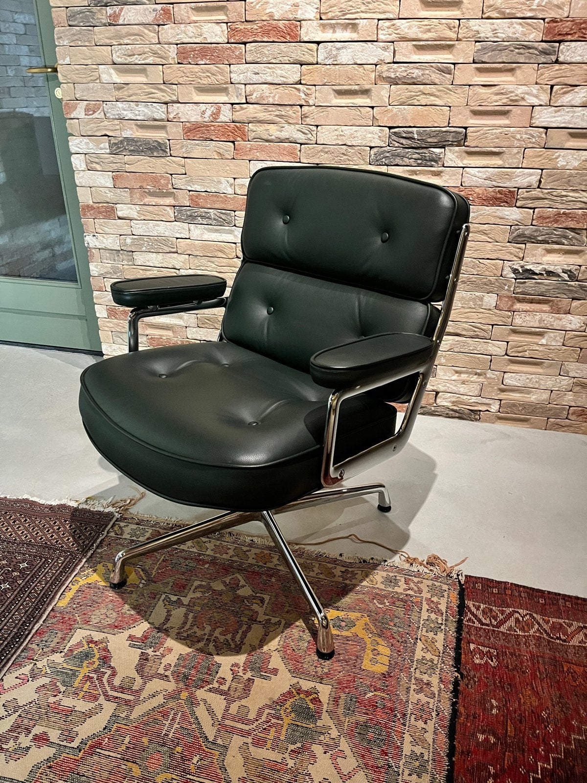Vitra Eames Lobby Chair ES 108 Leder Jade Abs. Nieuwstaat!, Minder dan 75 cm, Design, Nieuw, Leer