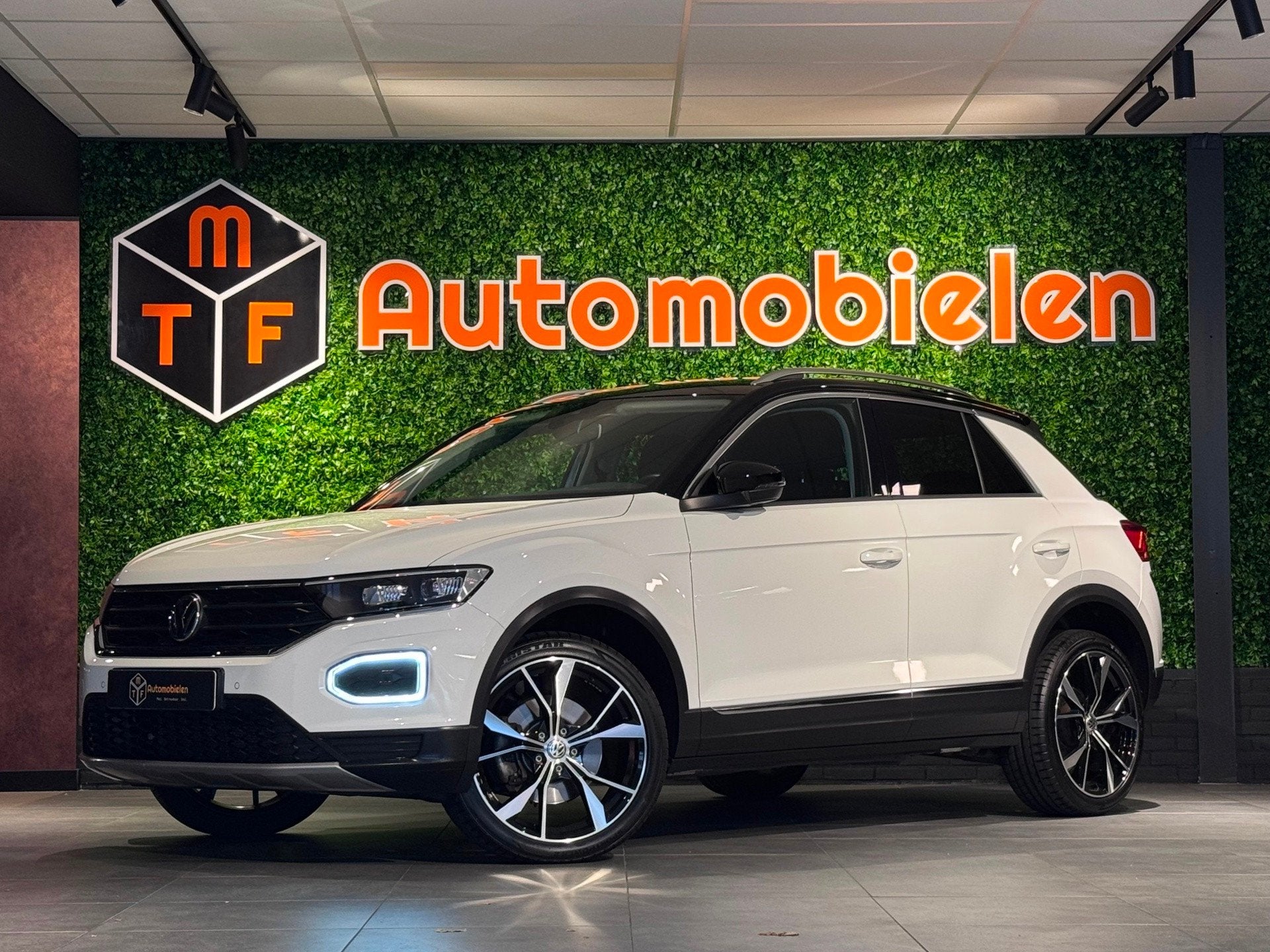 Volkswagen T-ROC 1.5 TSI Sport 150 PK |VIRTUAL|CAMERA|ACC|LA, Stof, 4 cilinders, Wit, Bedrijf