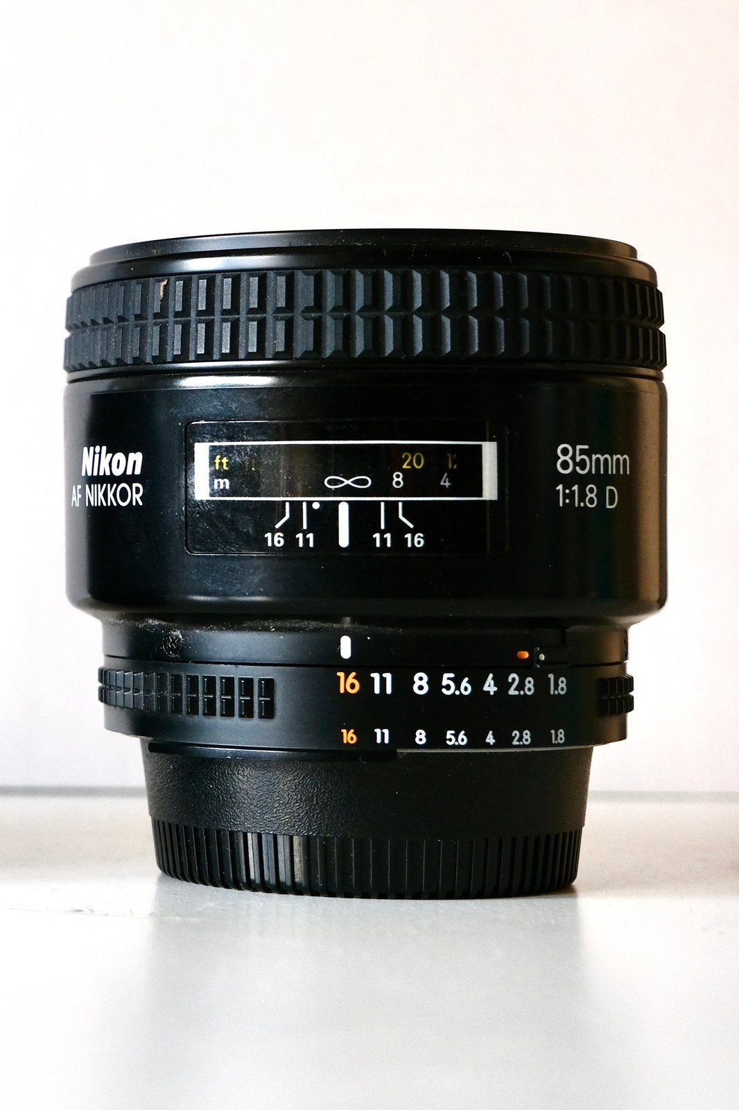 Nikon 85mm f:1.8 AF-D met zonnekap, Audio, Tv en Foto, Fotografie | Lenzen en Objectieven, Gebruikt, Telelens, Ophalen of Verzenden