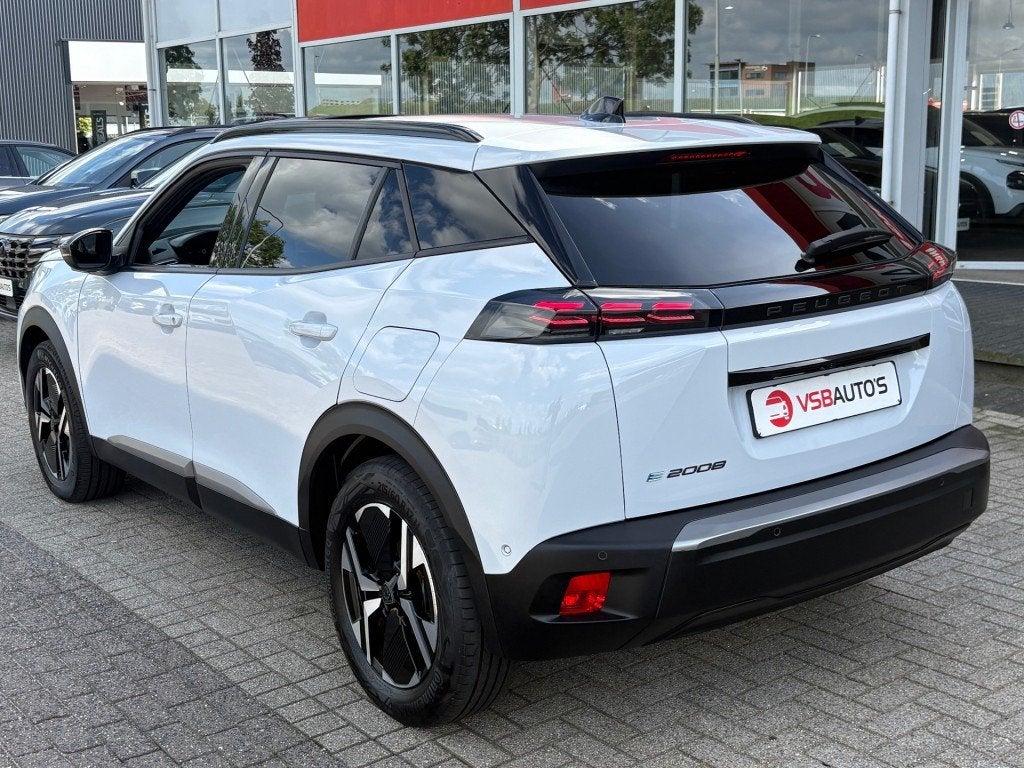 Peugeot E-2008 EV ALLURE 54 KWH 156PK GROTE-ACCU NL-AUTO NAV, Auto's, Automaat, Gebruikt, Huisgarantie, Wit