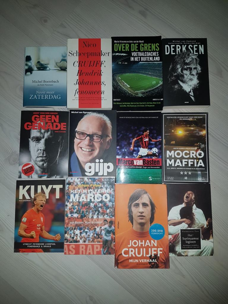 Sportboeken voetbal 2.50 euro per stuk, Verzamelen, Ophalen of Verzenden, Zo goed als nieuw, Buitenlandse clubs