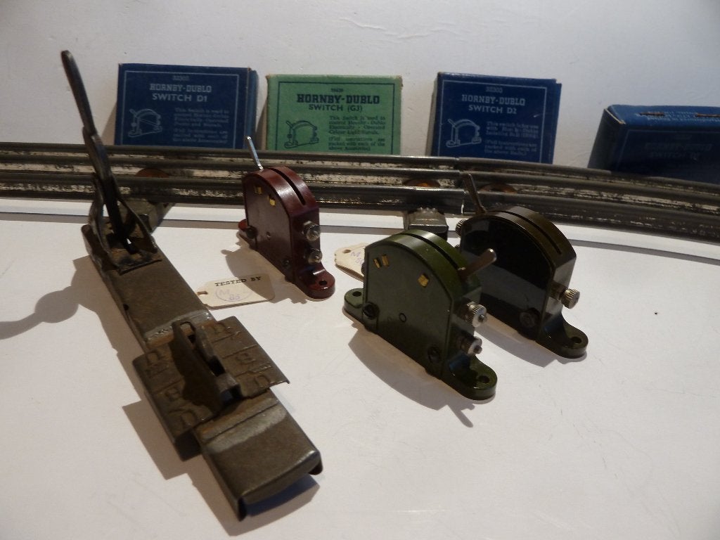 HORNBY - DUBLO:  SWITCH D1 + DOOSJES, Hobby en Vrije tijd, Modeltreinen | Overige schalen, Overige merken, Wisselstroom, Gebruikt