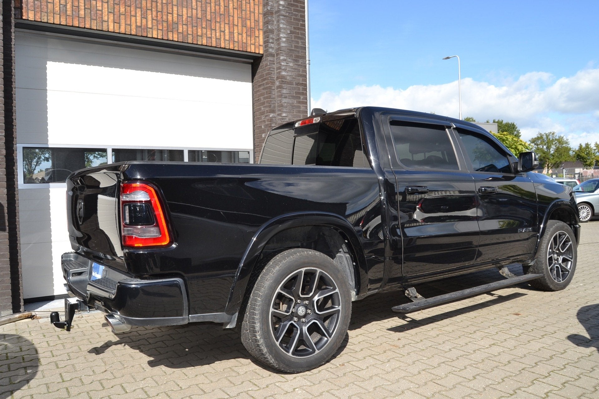 Dodge Ram 1500 5.7 V8 4x4 Crew Cab Laramie , Panoramadak, 12, Auto's, Gebruikt, 5654 cc, Zwart, Bedrijf