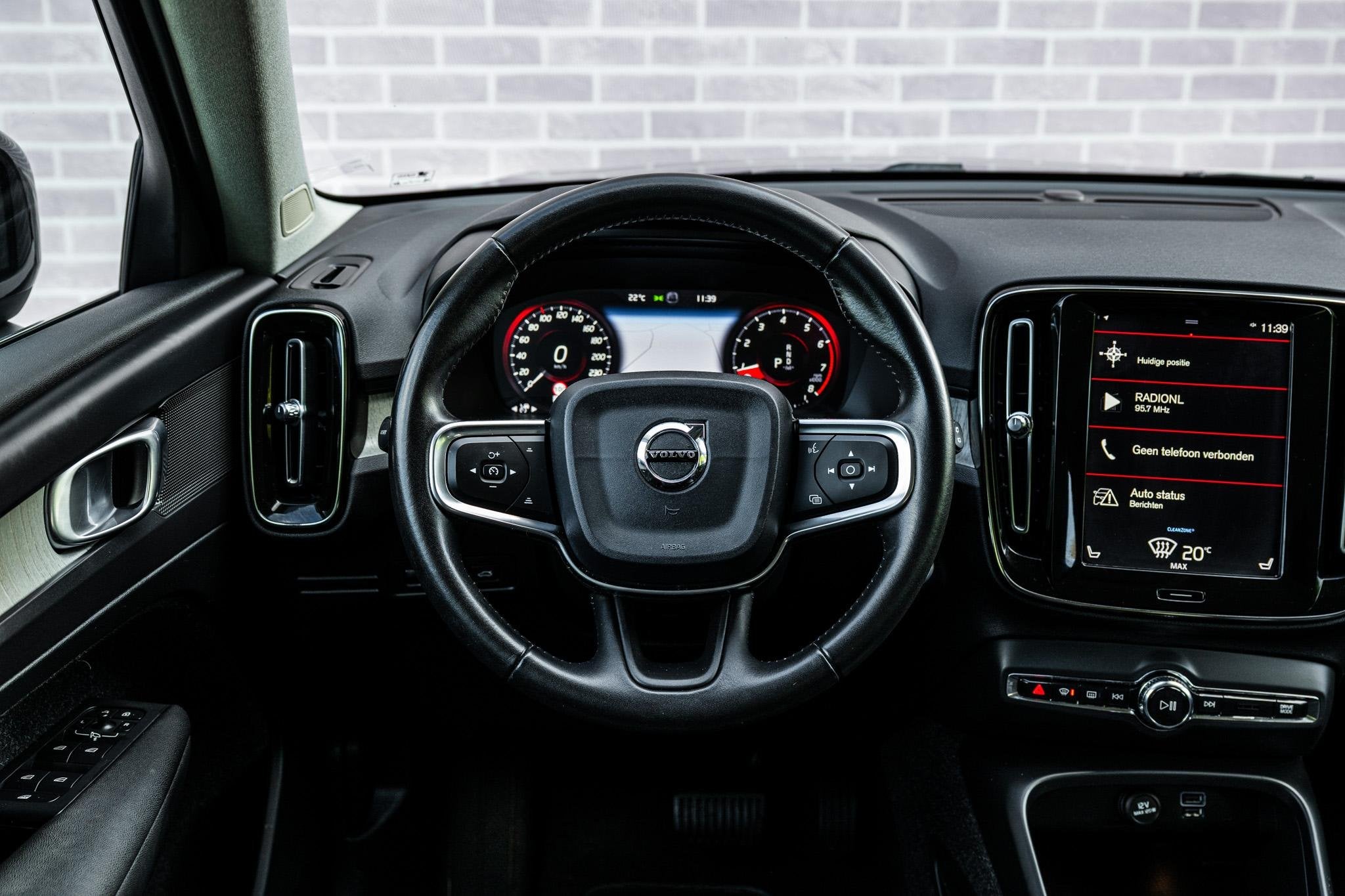 Volvo XC40 2.0 T4 Inscription | Trekhaak | Lederen Bekleding, Auto's, 15 km/l, Euro 6, Zwart, 93 €/maand