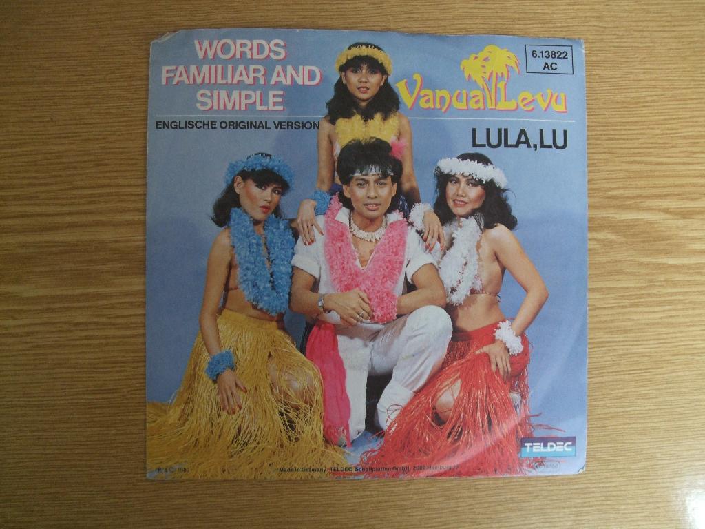 VANUA LEVU     WORDS FAMILIAR AND SIMPLE / LULA, LU, 7 inch, Ophalen of Verzenden, Zo goed als nieuw, Pop