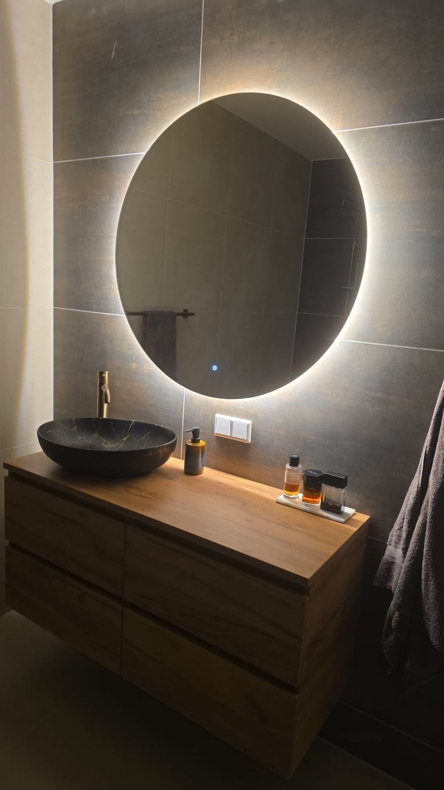 Badkamer Renovatie tegelen stucen schilderen, Metselen