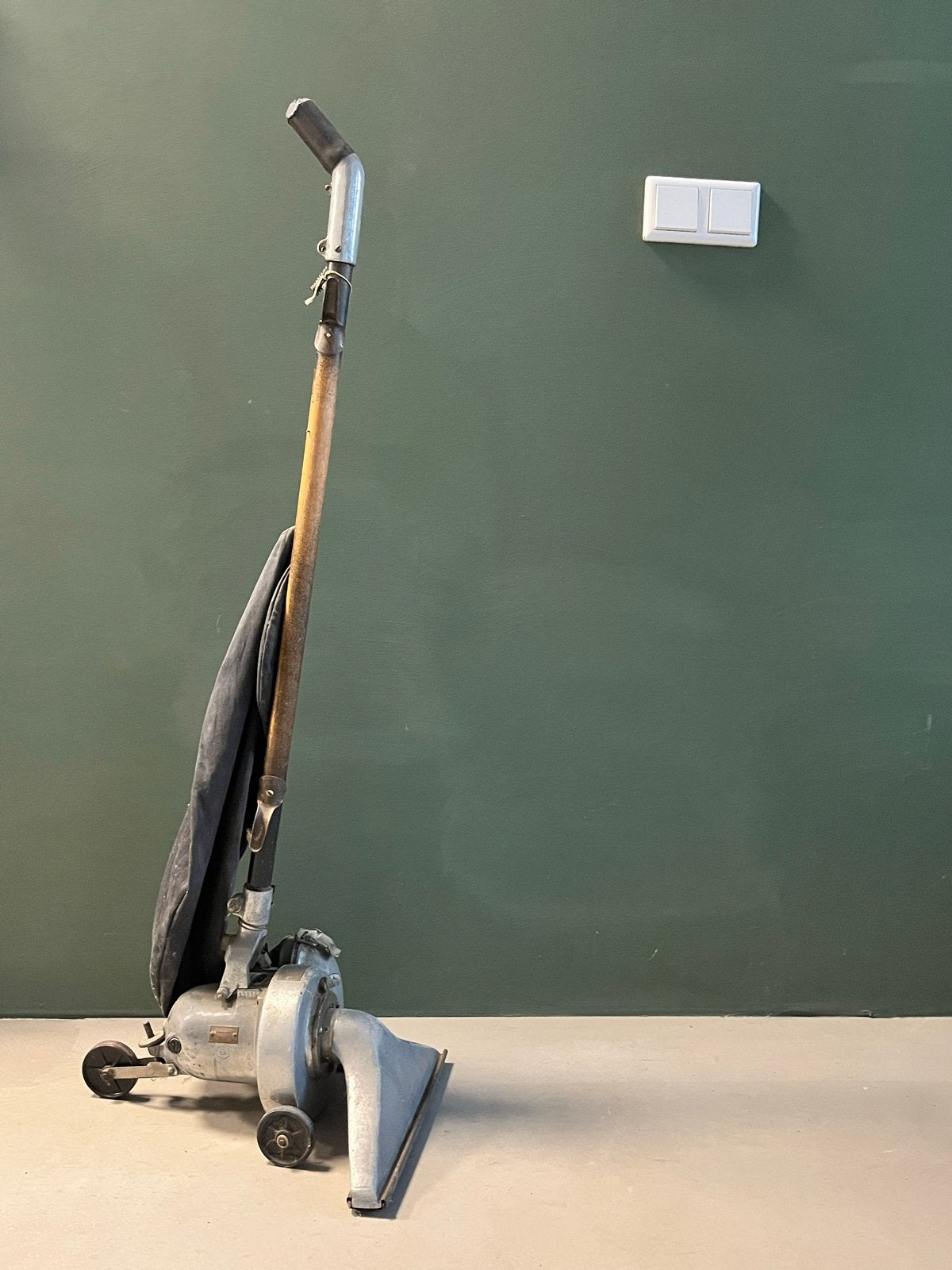 Vintage stofzuiger - Decoratie of restauratieproject, Ophalen