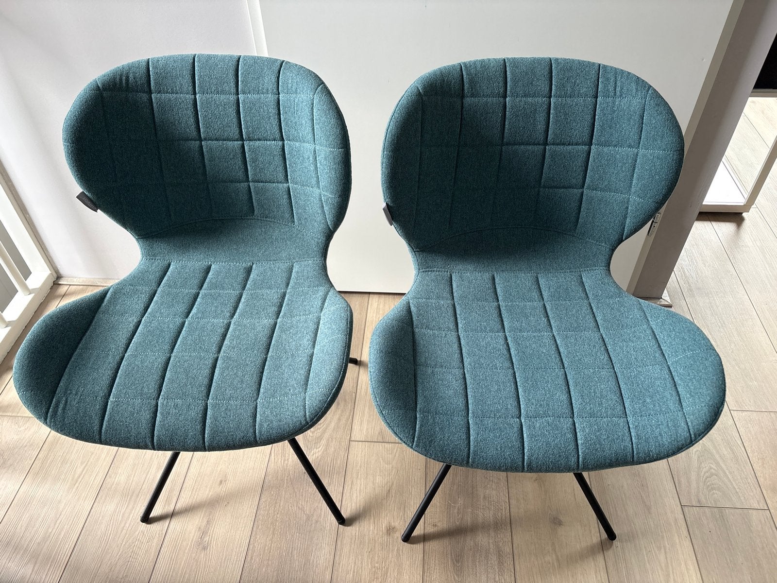 2x Zuiver OMG stoel - Blauw, Huis en Inrichting, Stoelen, Ophalen, Twee, Blauw, Zo goed als nieuw