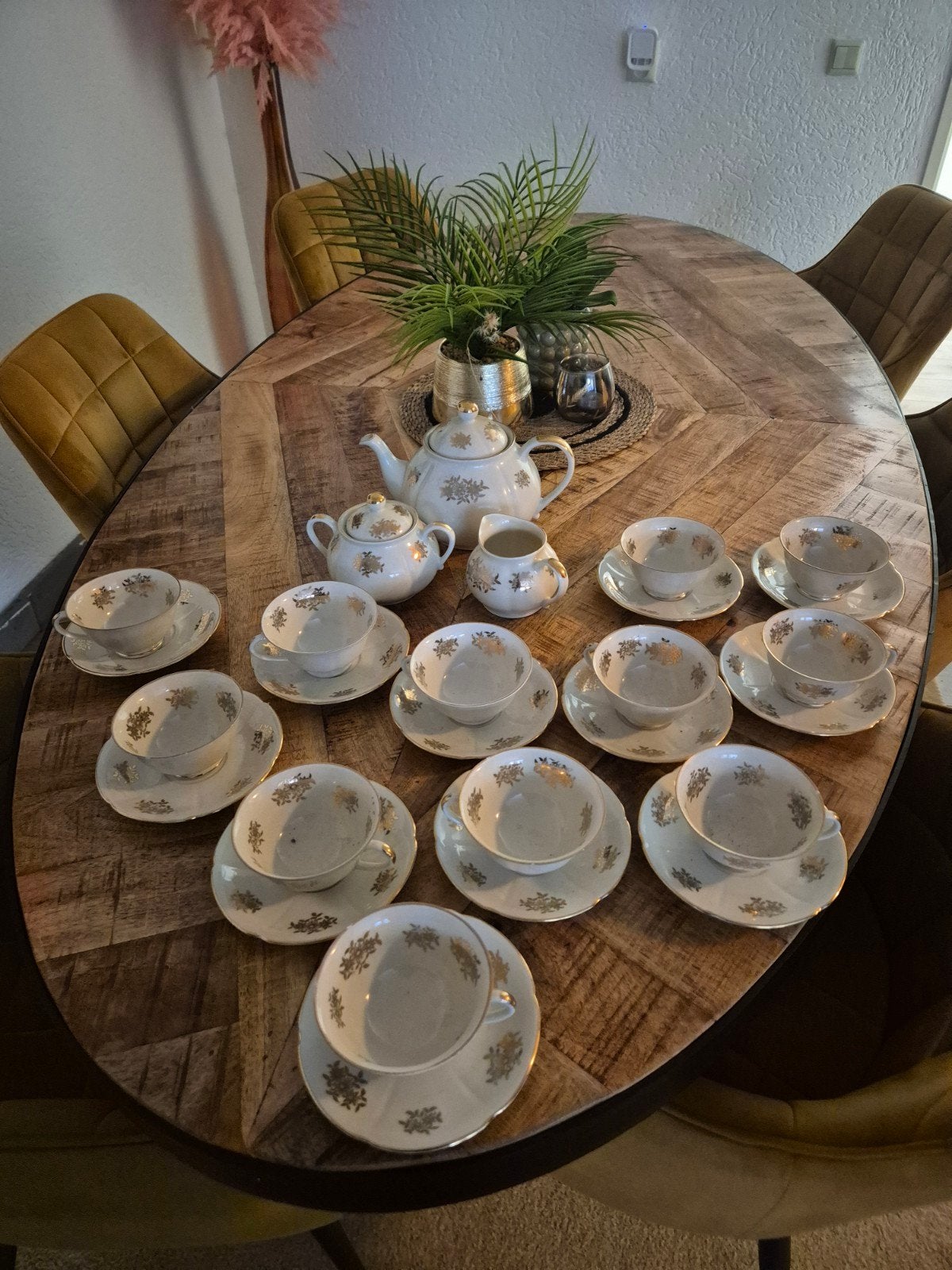 Mosa Maastricht theeservies met gouden decoratie, Antiek en Kunst, Ophalen
