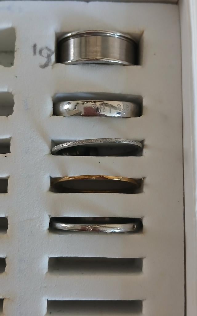 Ixxxi ringen, 19 tot 20, Ophalen of Verzenden, Zo goed als nieuw, Dame