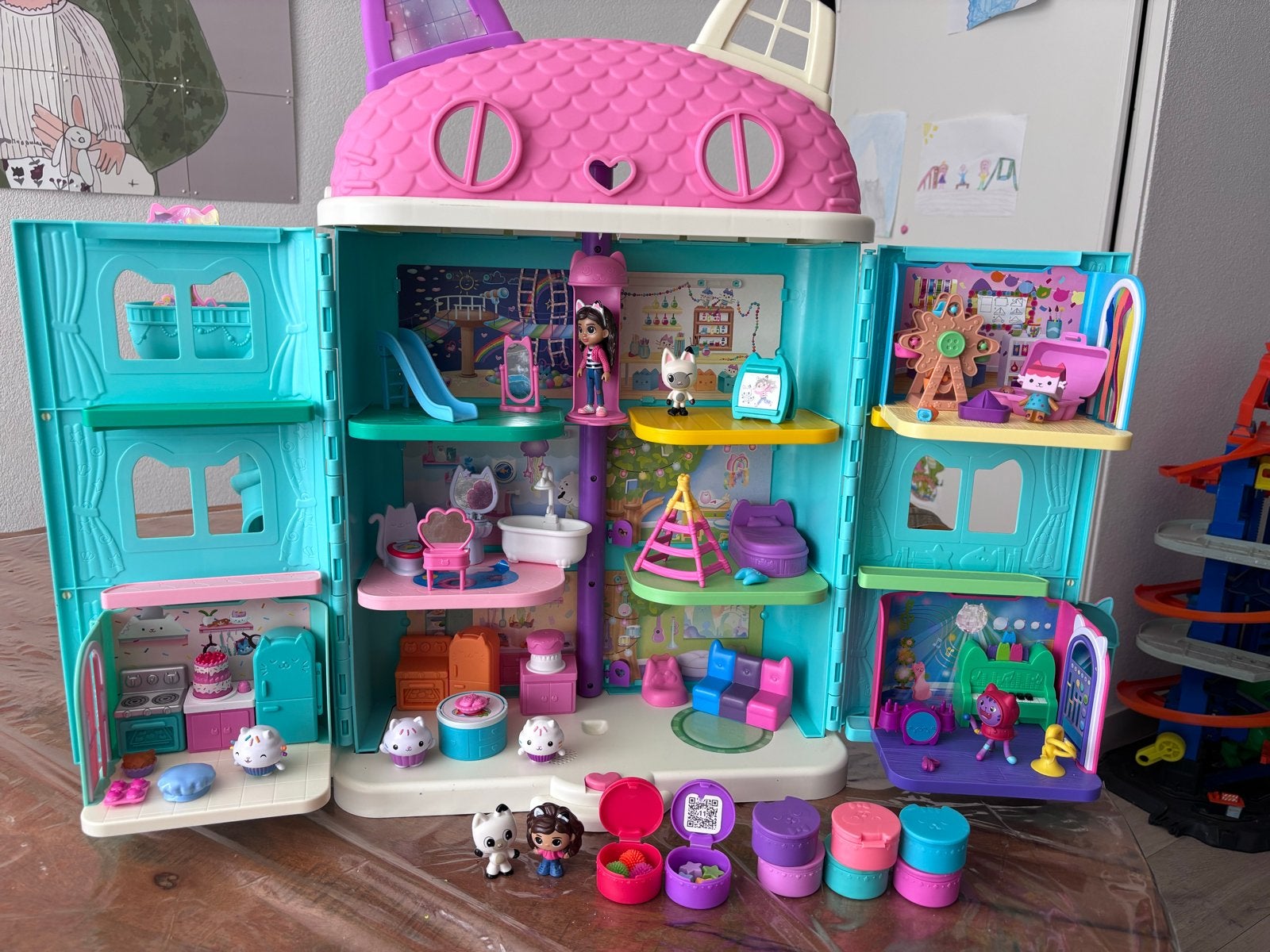 Gabby's Poppenhuis met accessoires en figuren, Kinderen en Baby's, Speelgoed | Poppenhuizen, Zo goed als nieuw, Poppenhuis, Ophalen