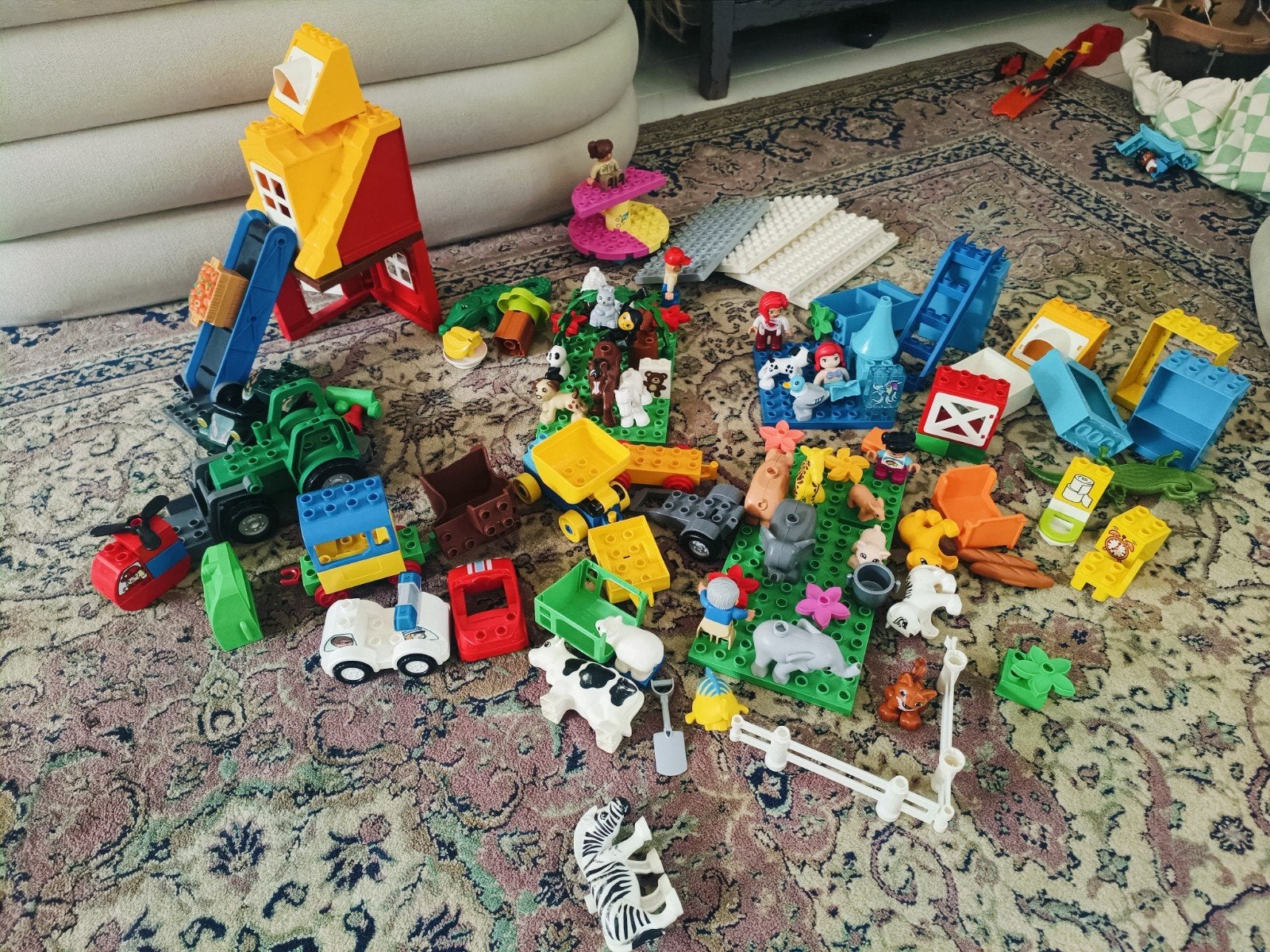 2 tassen Duplo met diverse sets en losse stenen, Ophalen, Inclusief minifiguren, Gebruikt, Duplo