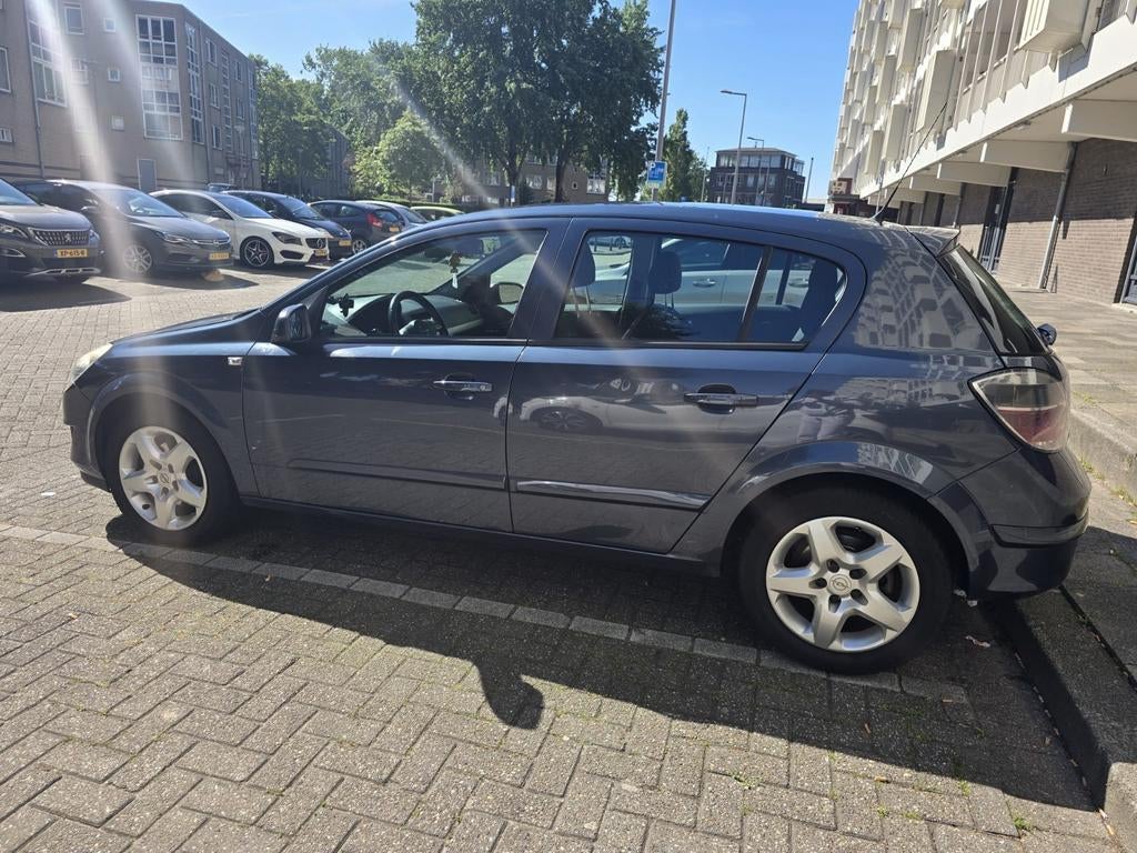 Opel Astra 1.6 16V 5D 85KW 2007 Grijs, Auto's, Opel, Particulier, Astra, Benzine, C, Hatchback, Handgeschakeld, Origineel Nederlands