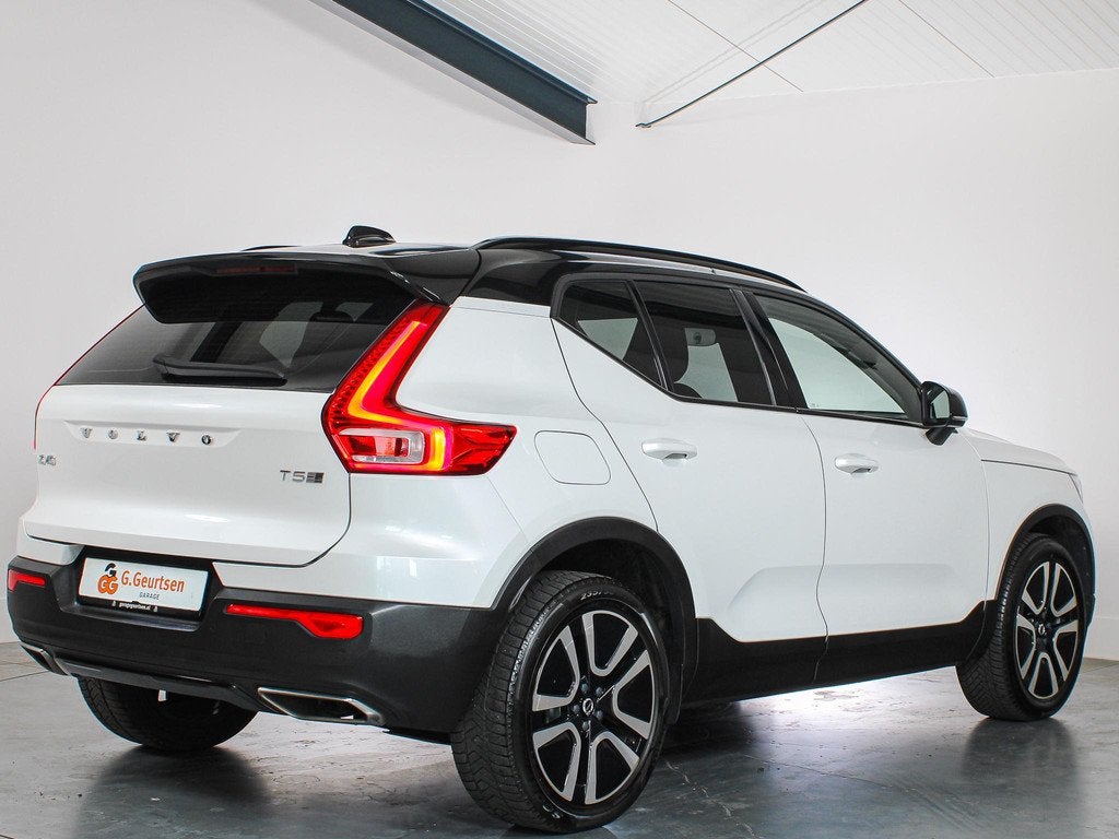 Volvo XC40 1.5 T5 Twin Engine Inscription Volleder, H&K, App, 1712 kg, Wit, Bedrijf, Hybride Elektrisch/Benzine