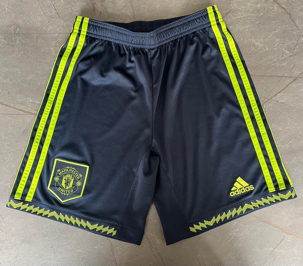 Adidas korte broek maat 152, Ophalen of Verzenden, Zo goed als nieuw, Jongen of Meisje, Broek