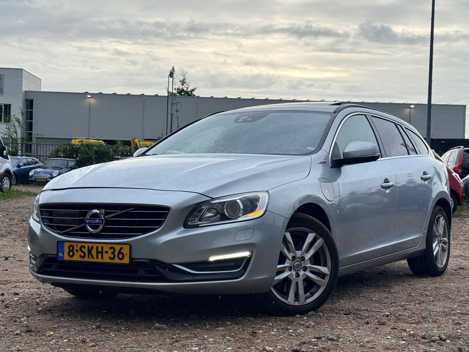 Volvo V60 2.4 D6 AWD Plug-In Hybrid Summum/AUTOMAAT/DAKJE, Automaat, Vierwielaandrijving, Automatische klimaatregeling, 11 kWh