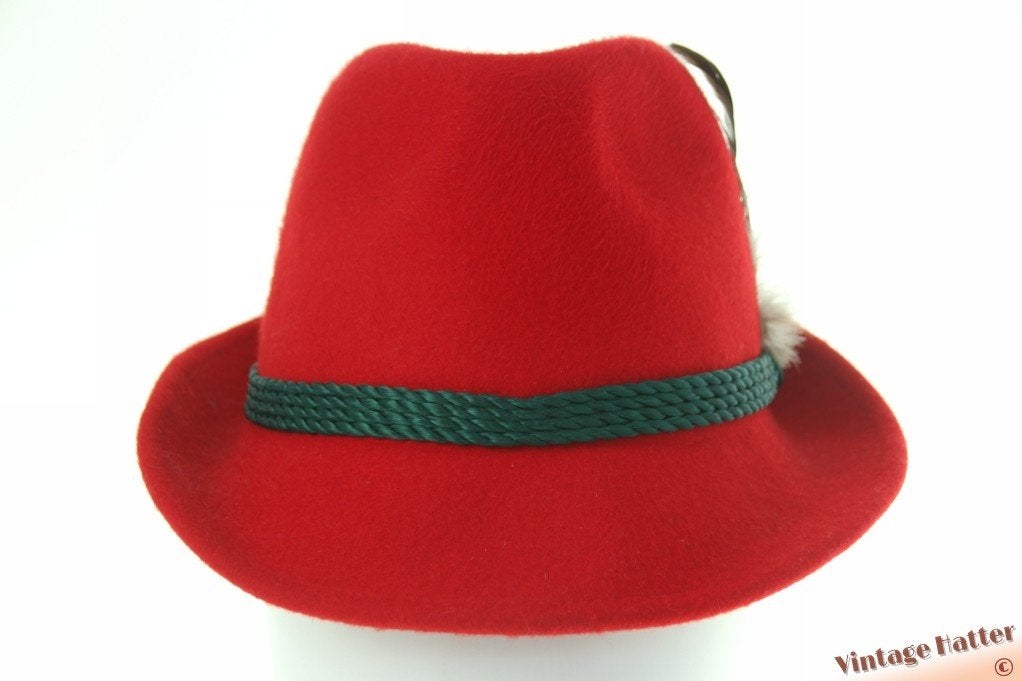 Vintage hoed Jacht trilby rood vilt met veren 54,5 = XS, Ophalen of Verzenden, Zo goed als nieuw, 55 cm (S, 6⅞ inch) of minder