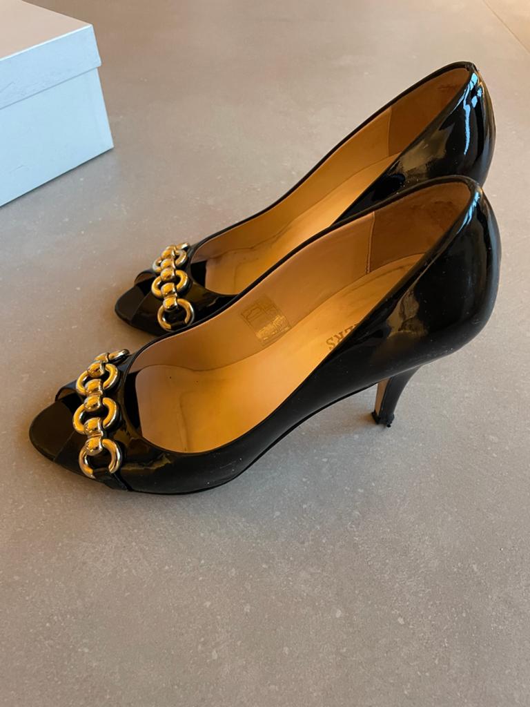 AB Donkers Zwarte Lakleren Hakken met Gouden Detail, Ophalen of Verzenden, Gedragen, Zwart, Pumps