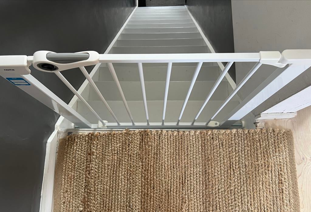 NOMA traphekje Easyfit 75-82 cm wit, Kinderen en Baby's, Traphekjes, Ophalen, Zo goed als nieuw, Klemhekje, Metaal of IJzer