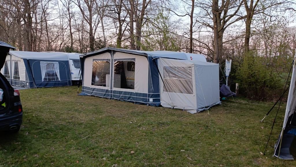 Nette gebruikte caravan met voortent en luifel, Caravans en Kamperen, Rondzit, Hobby, Uitbouw voortent, Particulier
