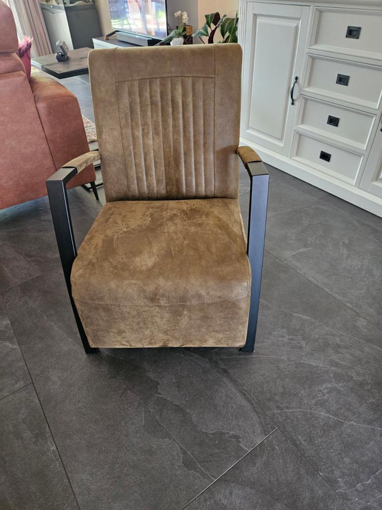 Comfortabele fauteuil - Bruin met zwart metalen frame, Huis en Inrichting, Stoelen, Ophalen, Gebruikt, Stof, Eén