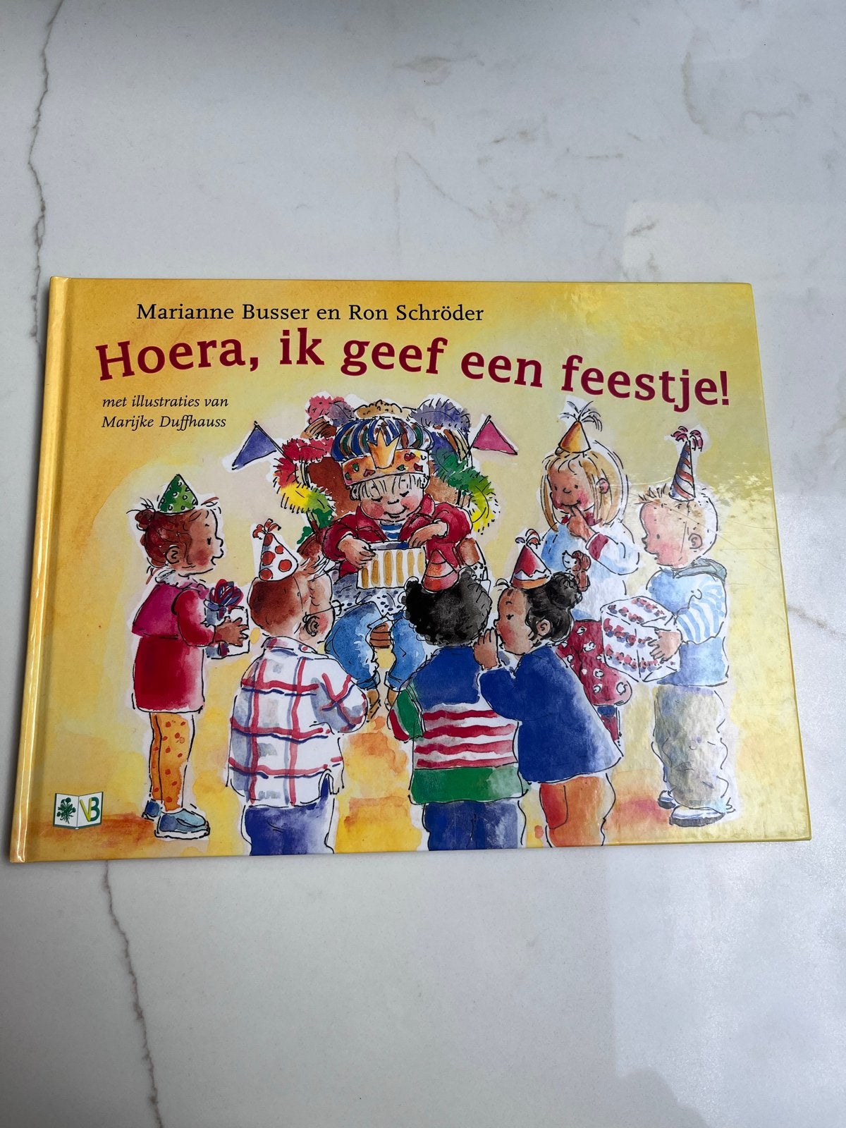 Hoera, ik geef een feestje! - Marianne Busser & Ron Schröder, Ophalen of Verzenden, Zo goed als nieuw, Fictie algemeen