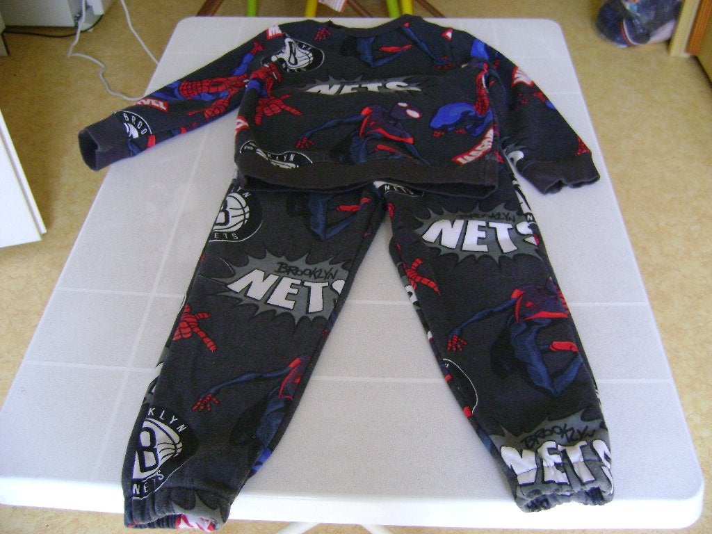 spiderman set broek en trui maat 104 marvel 2schuine zakjes, Ophalen of Verzenden, Setje, Jongen, Marvel