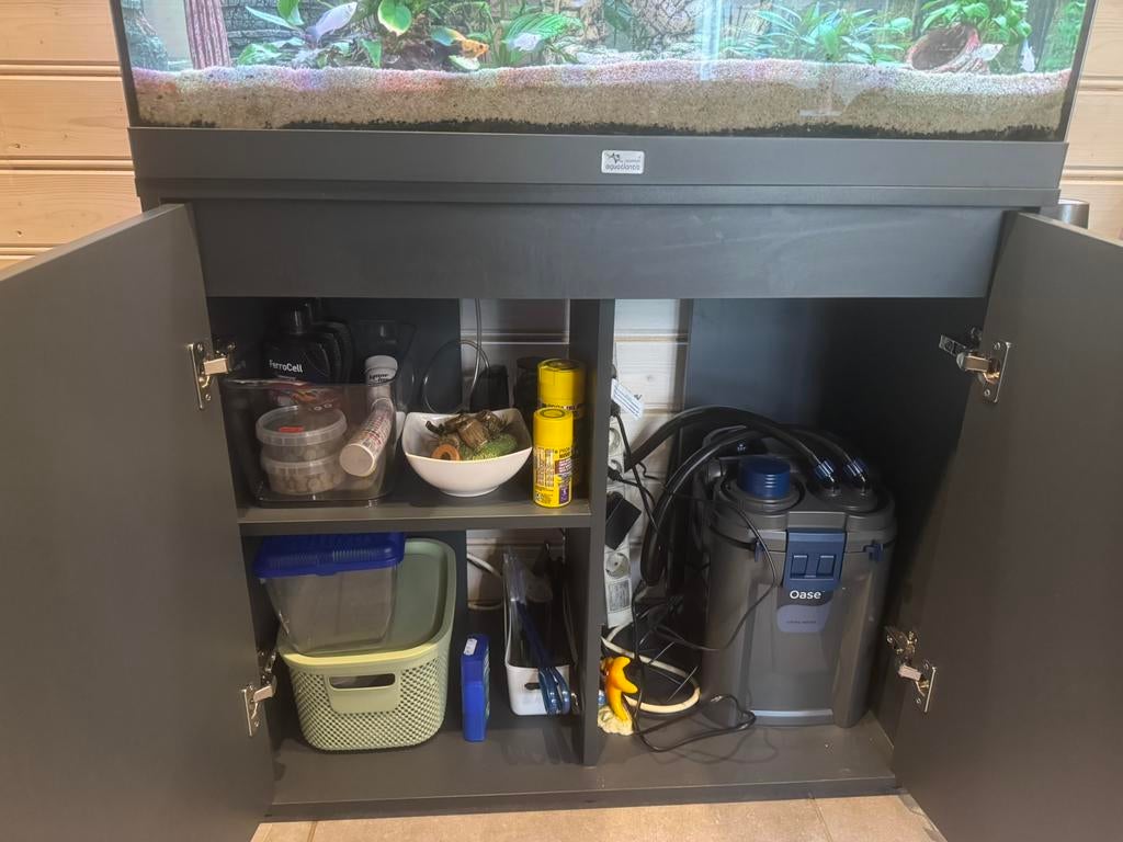 Te koop Aqarium met kast, Dieren en Toebehoren, Vissen | Aquaria en Toebehoren, Ophalen of Verzenden, Zo goed als nieuw, Gevuld zoetwateraquarium