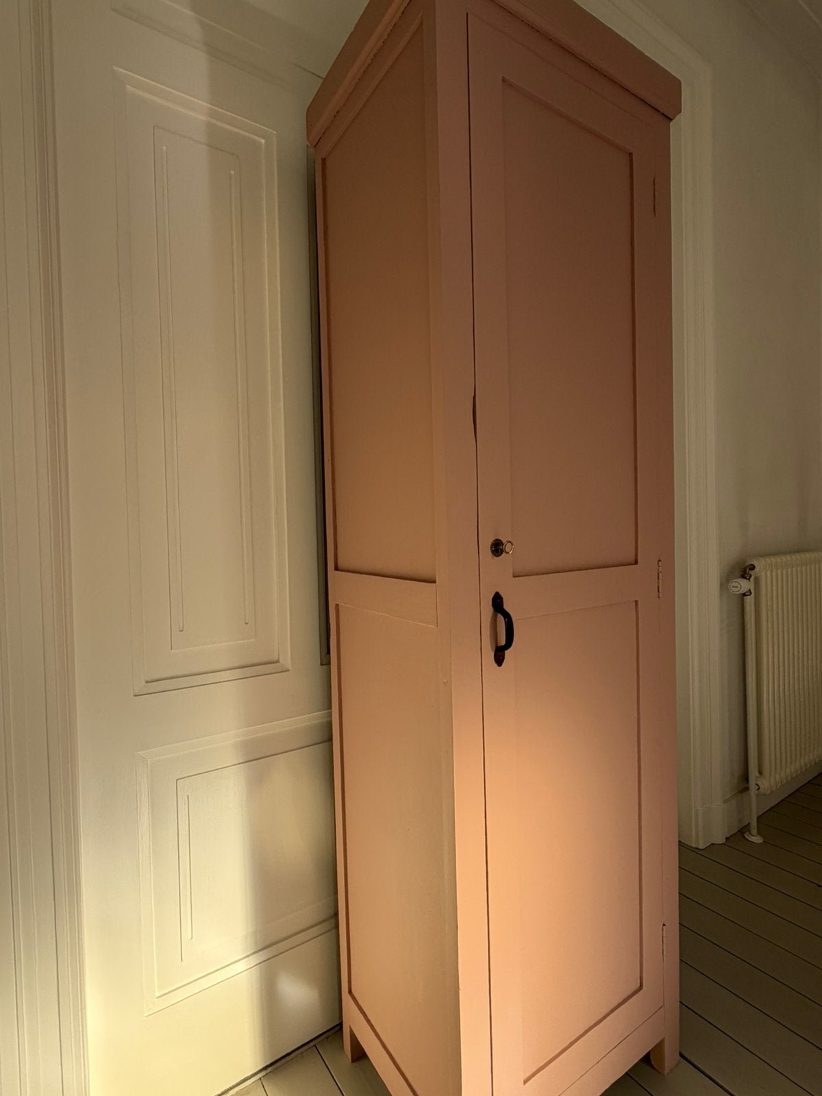 Vintage Roze Kledingkast met Planken, Antiek en Kunst, Ophalen of Verzenden
