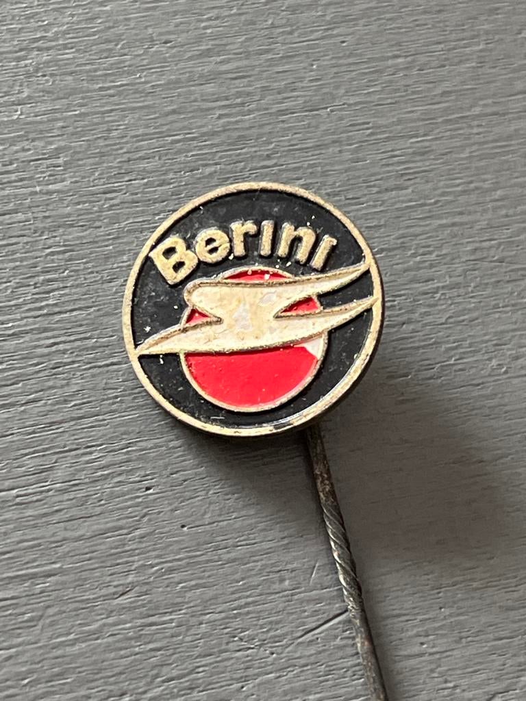 Vintage Berini Speldje - Bromfiets Merk Pin, Gebruikt, Ophalen of Verzenden, Speldje of Pin, Nvt
