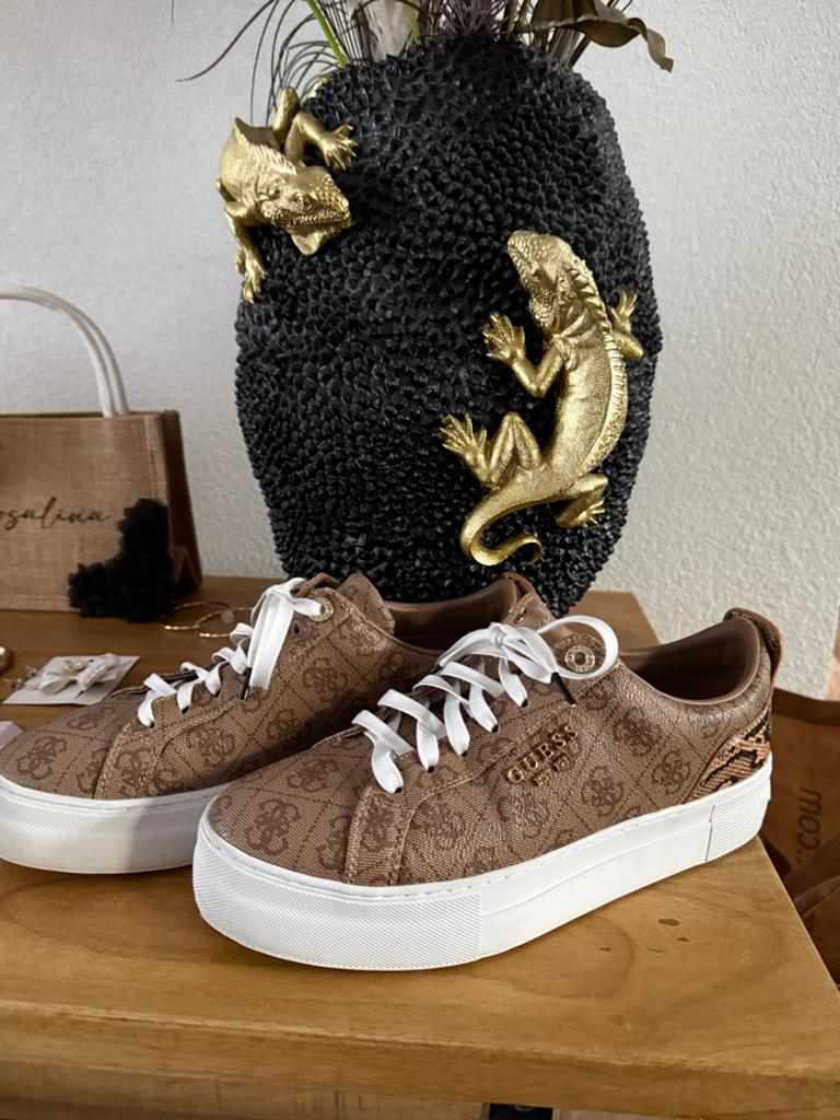 Guess sneakers maat 40 - Zo goed als nieuw, Ophalen of Verzenden, Zo goed als nieuw, Bruin, Sneakers of Gympen
