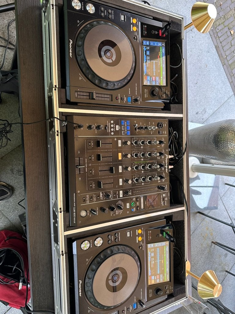 Pioneer XDJ 1000 set + DJM 900 in case