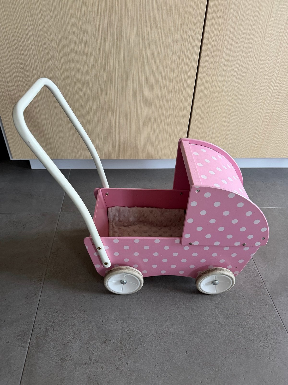 Prenatal houten poppenwagen roze met stippen, Ophalen, Gebruikt, Overige typen