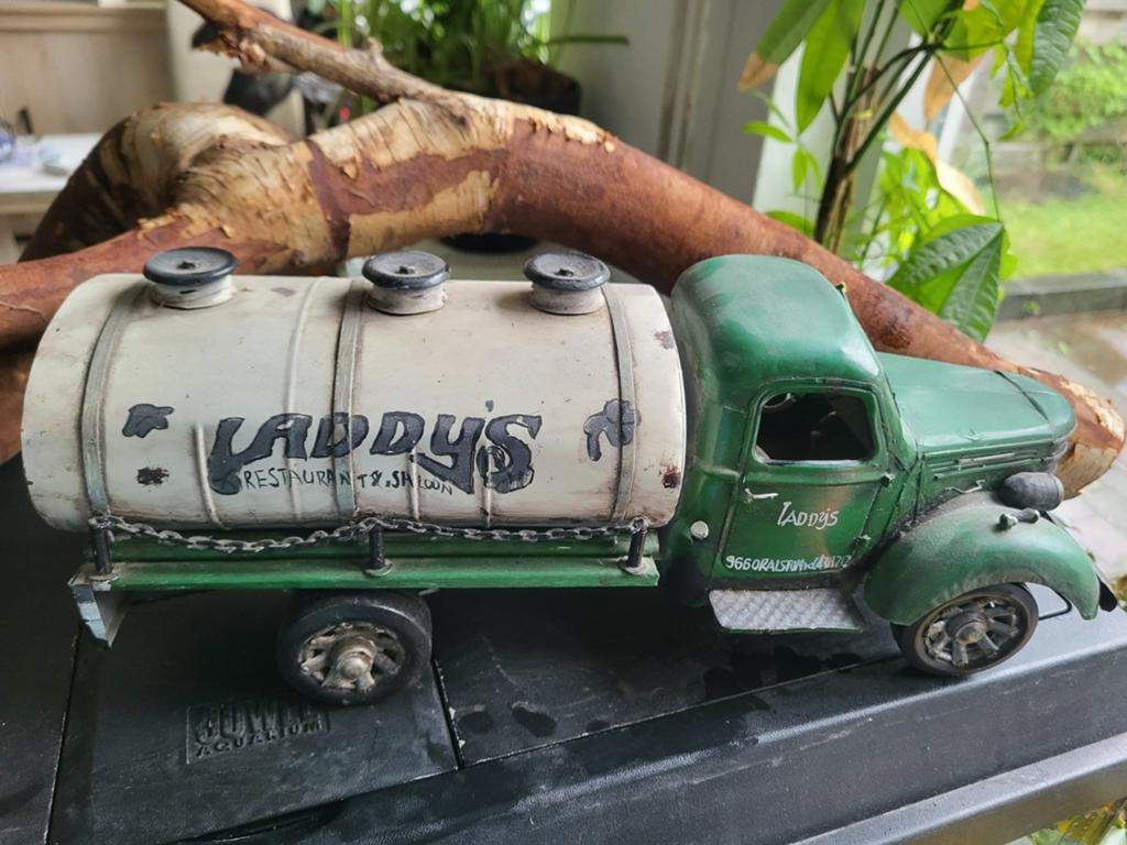 Mooie verweerde oude blikken tankwagen truck - Laddy's, Ophalen of Verzenden, Gebruikt, Bus of Vrachtwagen