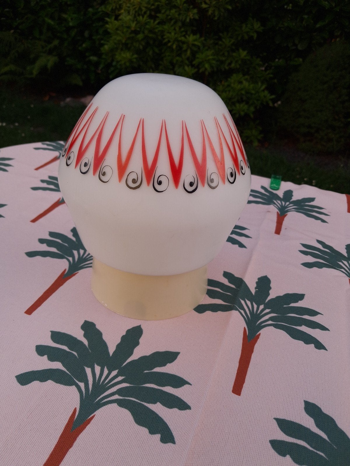 Vintage Opale Glazen Lampenkap met Rood-Zwart Decor, Antiek en Kunst, Antiek | Lampen, Ophalen of Verzenden