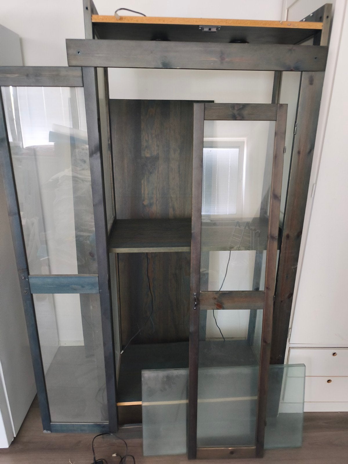IKEA Vitrinekast Groen/Blauw met Verlichting, Ophalen, Glas, 50 tot 100 cm, Modern