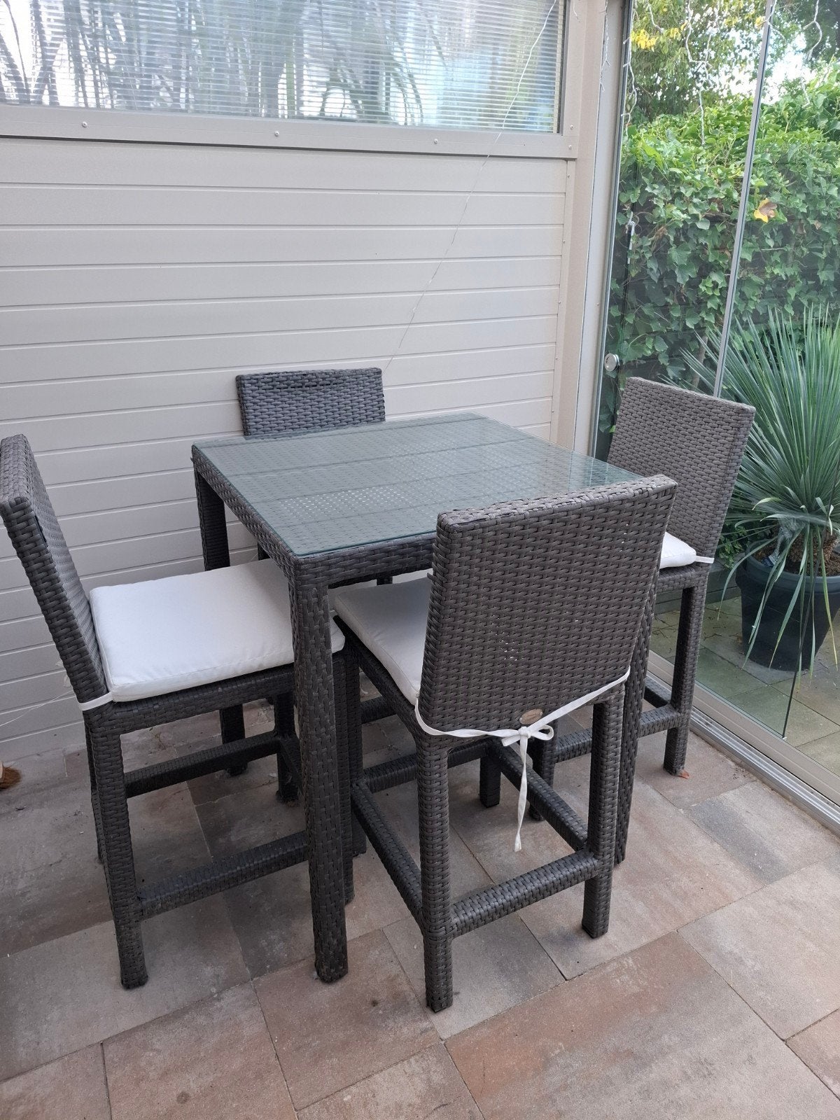 Wicker bartafel met 4 barkrukken - Tuinset, Ophalen, 4 zitplaatsen, Gebruikt, Eettafel