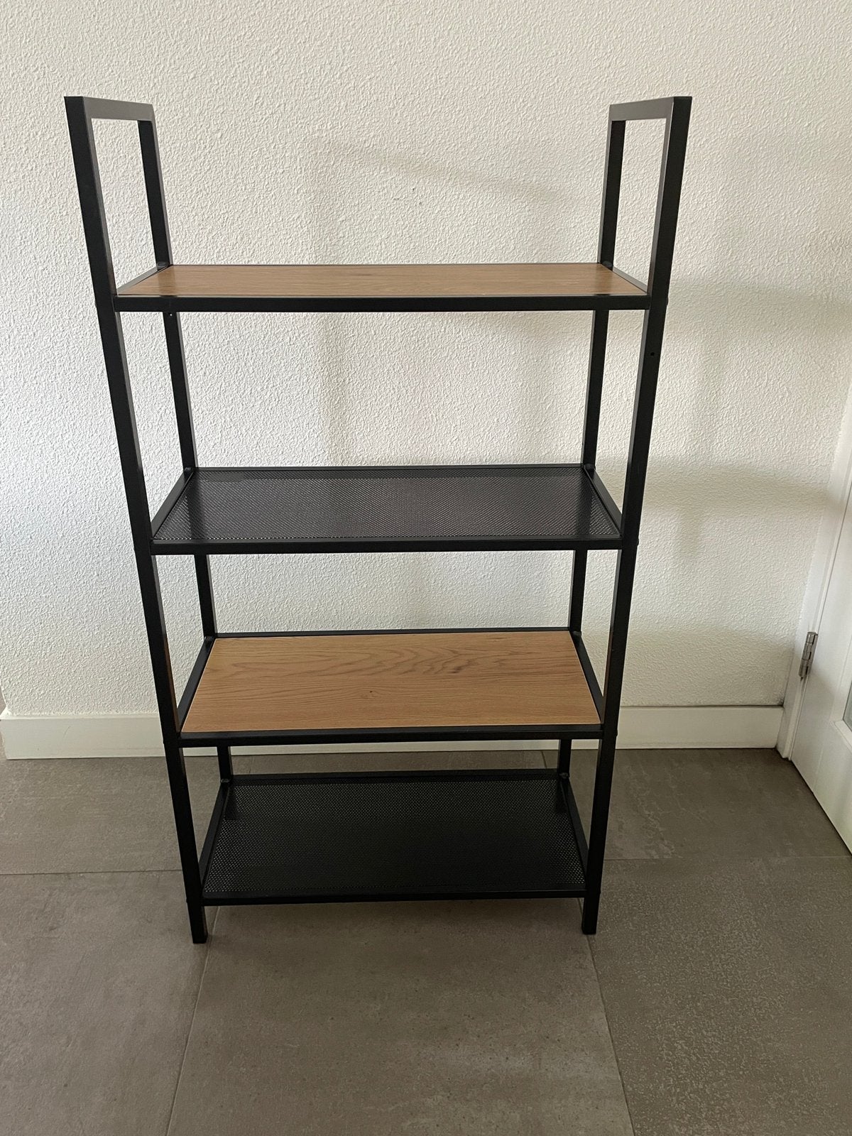 Boekenkast Debbey - zwart/naturel - 119x64,5x30 cm, Ophalen, Zo goed als nieuw