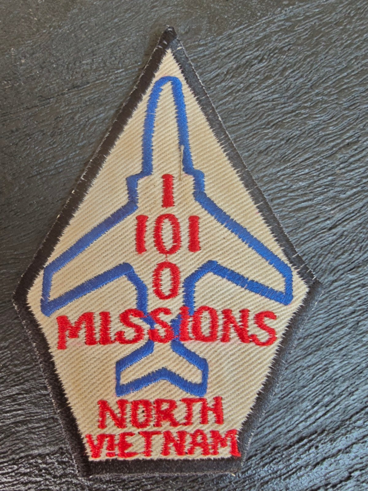 US Air Force Vietnam F101 100 Missions North Vietnam, Ophalen of Verzenden, Landmacht, Amerika, Embleem of Badge