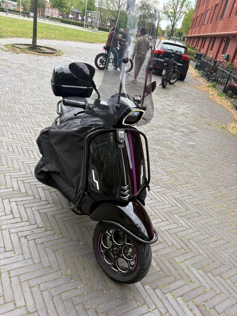 Vespa sprint 2022 80cc, Fietsen en Brommers, Scooters | Vespa, Zo goed als nieuw, Vespa S, Benzine, Ophalen