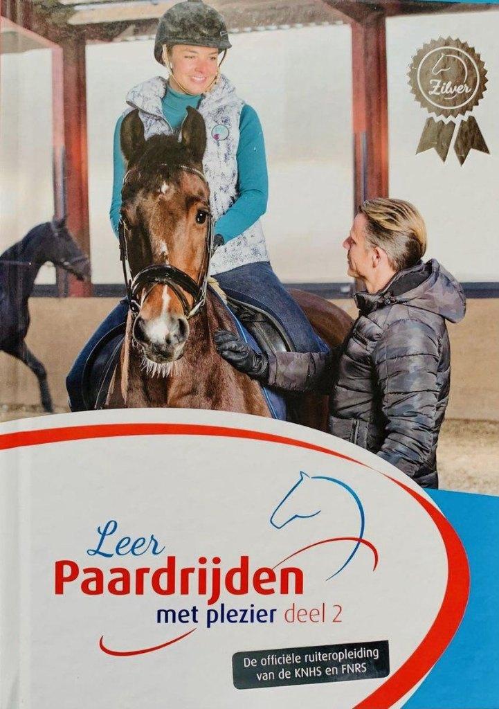 Leer paardrijden met plezier deel 2 met proefenboek, Dieren en Toebehoren, Paarden en Pony's | Overige Paardenspullen, Ophalen of Verzenden