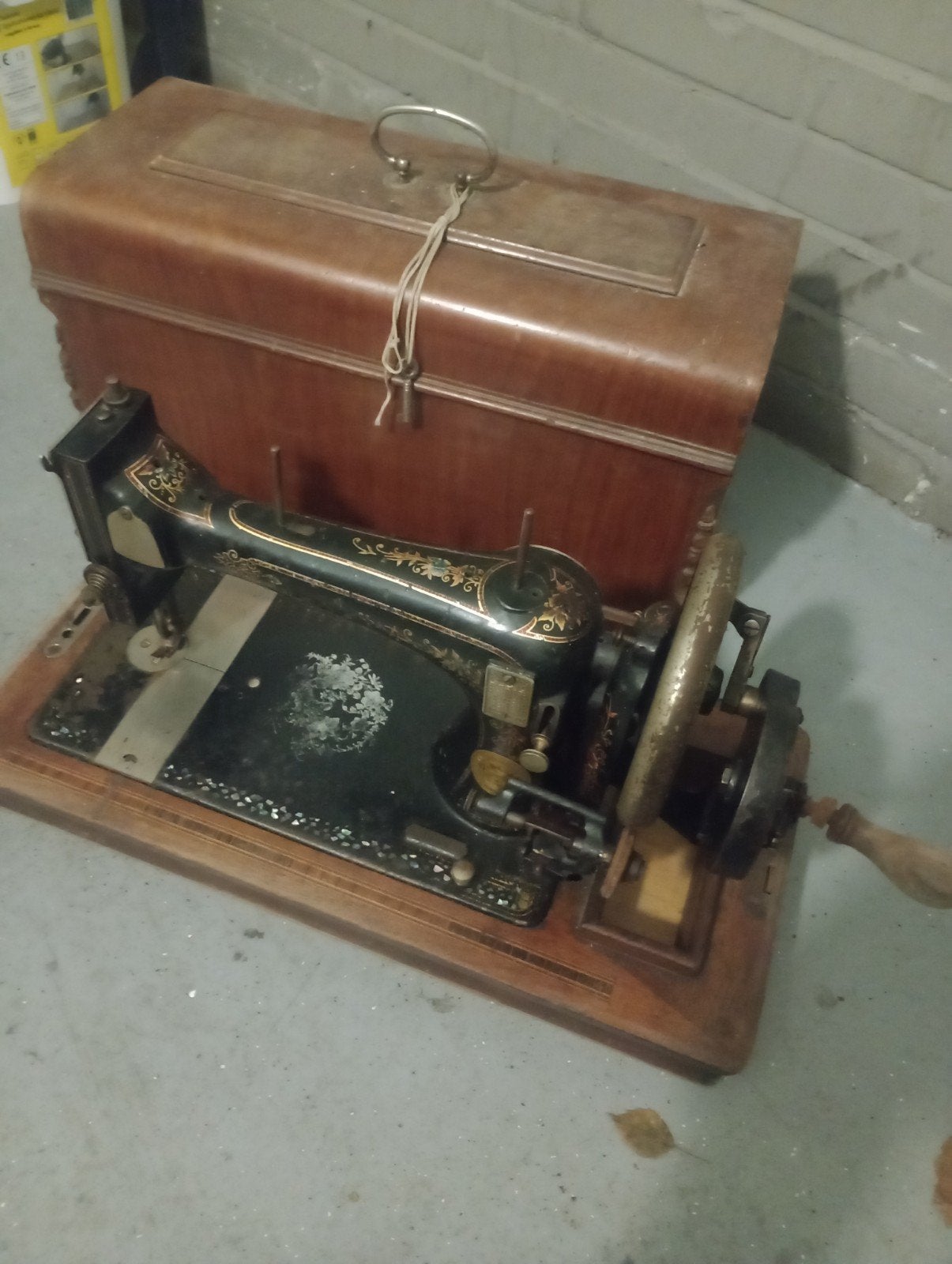 Naaimachine uit vroegertijden, Antiek en Kunst, Ophalen